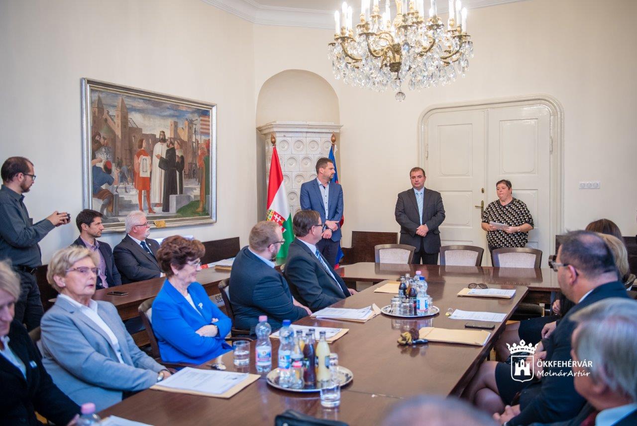 Átvette megbízólevelét Fehérvár polgármestere és az önkormányzati képviselők